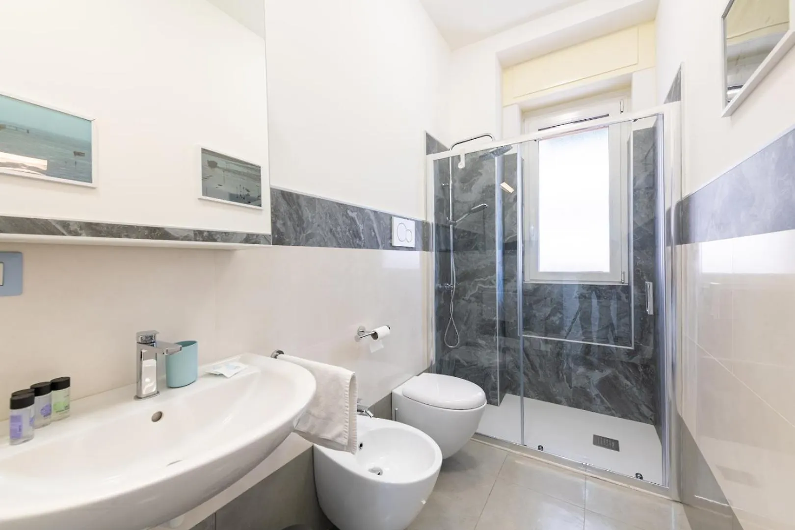 Metro M3 - 10 Min Duomo - Cozy Apt W Balcony And Ac Milano